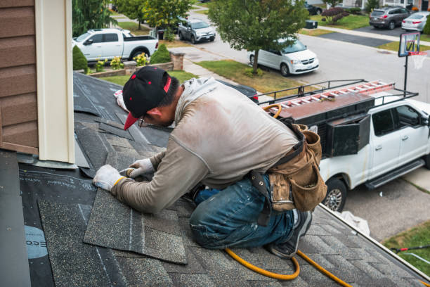 Professional Roofing technician working in Atlanta, IL